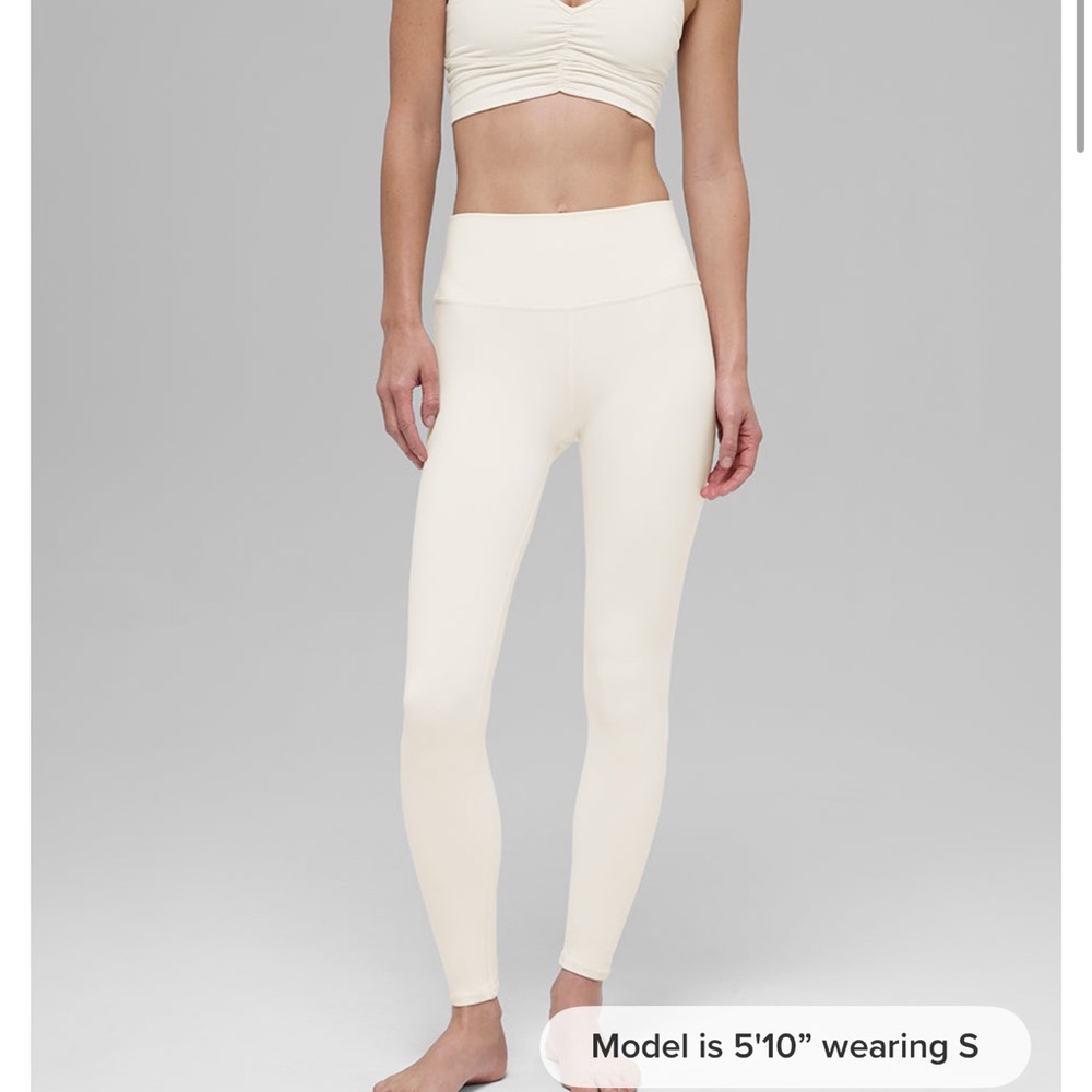 ALO Yoga Airbrush Leggings & Wild Thing Bra (Ivory, Small)